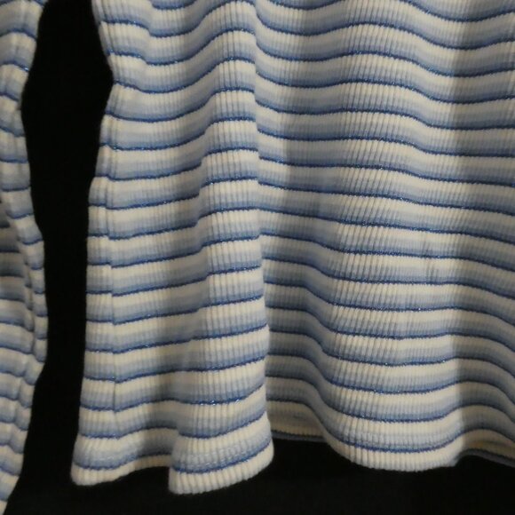 GAP - Factory Store | XL - extra large | Blue and White Striped Long Sleeve Top - Picture 7 of 16